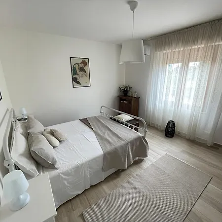 All'ombra Del Tiglio